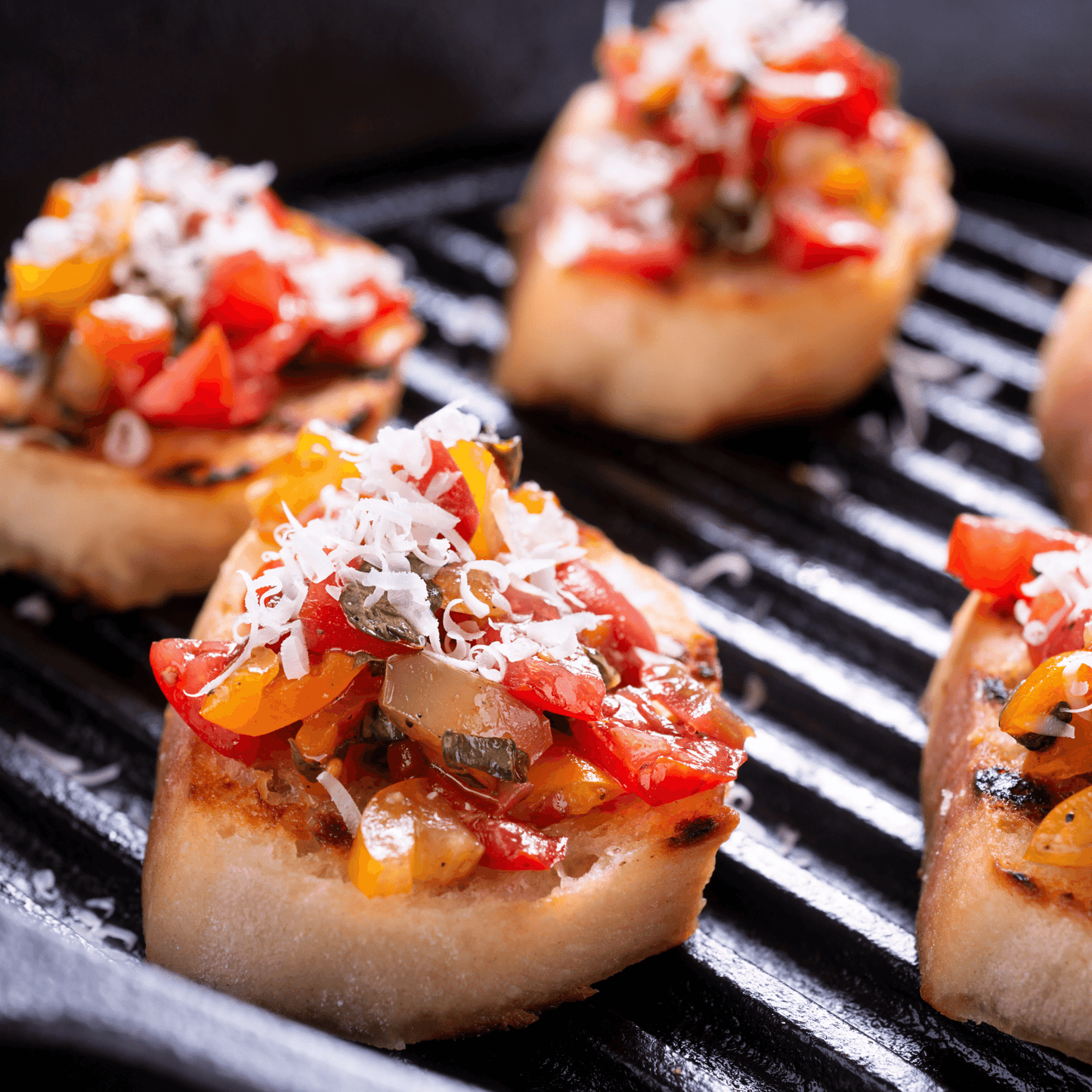 Trilonium Cast Iron Grill Pan 26 cm | Pre-Seasoned with TilCrust™ | Weighs 2.4 Kgs | Induction Compatible